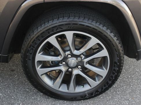 Used 2018 Jeep Grand Cherokee Overland RWD image 35