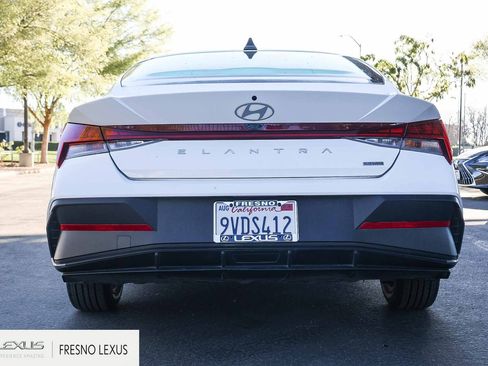 Used 2024 Hyundai Elantra Blue image 5