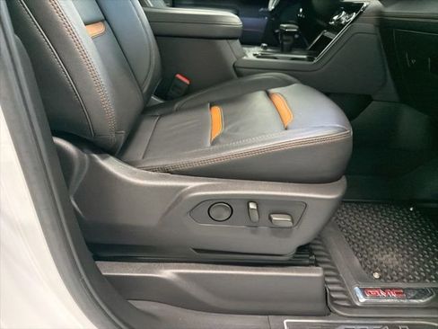 Used 2025 GMC Sierra 1500 AT4 w/ AT4 Premium Package AWD/4WD image 19