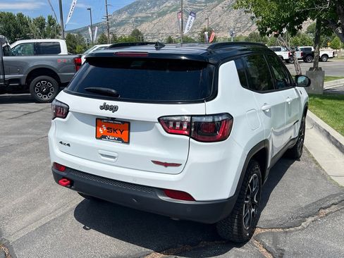 Used 2025 Jeep Compass Trailhawk AWD/4WD image 9