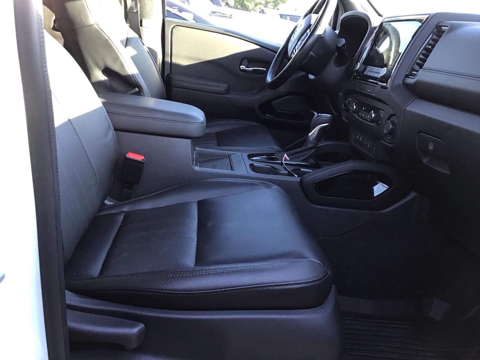 Used 2022 Nissan Frontier 4x4 Crew Cab image 8