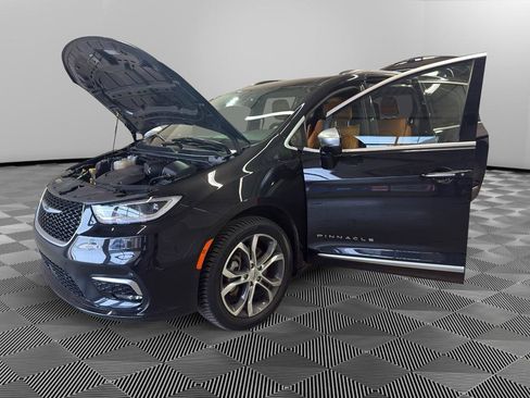 Used 2022 Chrysler Pacifica Pinnacle AWD/4WD image 11