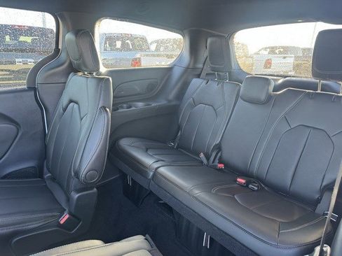 New 2026 Chrysler Pacifica Select image 29