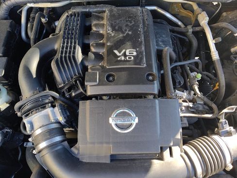 Used 2018 Nissan Frontier SV image 30