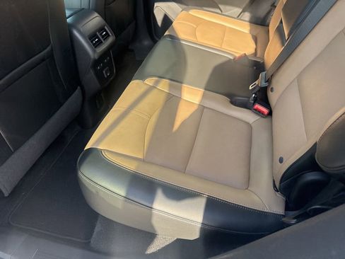 Used 2023 Chevrolet Equinox Premier FWD image 12