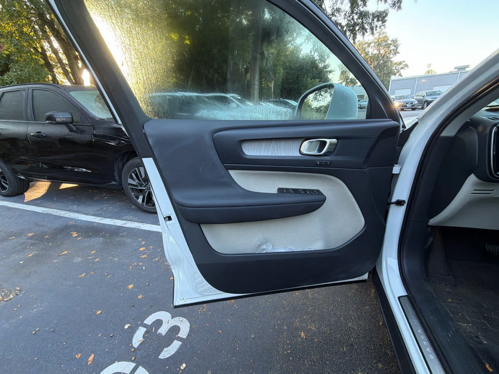 Used 2024 Volvo XC40 B5 Plus w/ Protection Package Premier AWD/4WD image 25