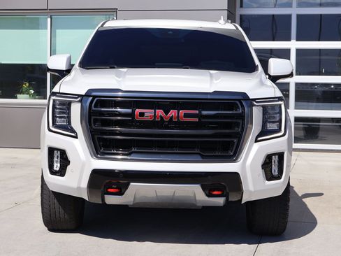 Used 2024 GMC Yukon XL AT4 w/ Technology Package AWD/4WD image 2