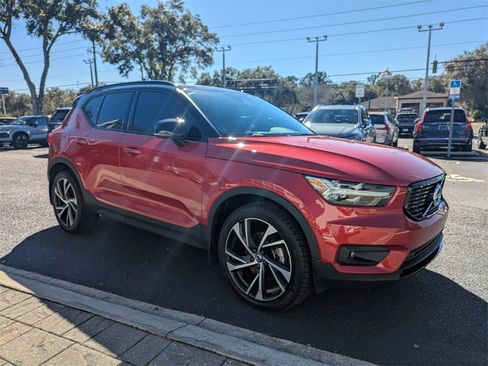 Used 2021 Volvo XC40 T5 R-Design w/ Climate Package image 8