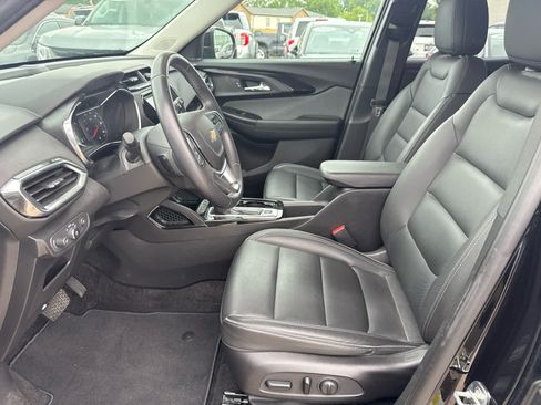 Used 2021 Chevrolet TrailBlazer LT w/ Sun and Liftgate Package FWD image 9