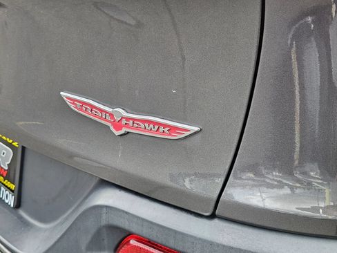 Used 2015 Jeep Cherokee Trailhawk w/ Comfort/Convenience Group AWD/4WD image 12