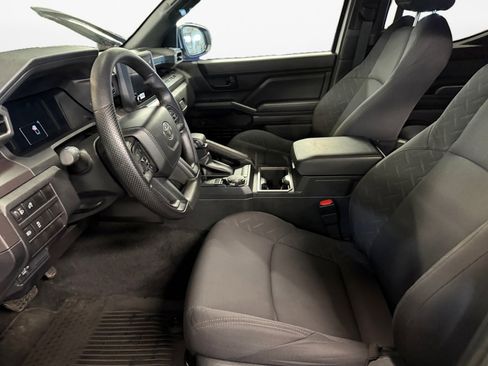 Used 2025 Toyota Tacoma SR5 AWD/4WD image 11