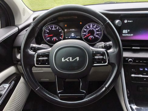 Used 2022 Kia Carnival EX FWD image 9