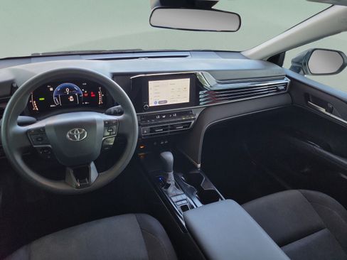 Used 2025 Toyota Camry LE FWD image 21