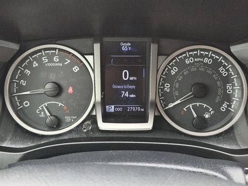 Used 2017 Toyota Tacoma SR5 w/ Tow Package RWD image 22