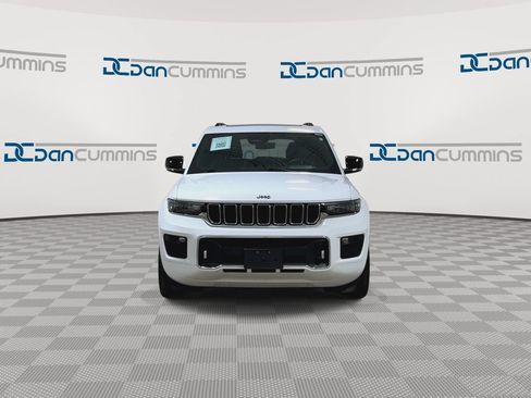 Used 2022 Jeep Grand Cherokee Overland w/ Luxury Tech Group IV AWD/4WD image 3