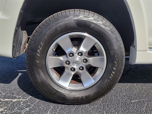 Used 2011 Toyota 4Runner SR5 image 5