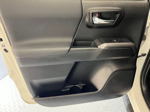 Used 2019 Toyota Tacoma TRD Sport image 32