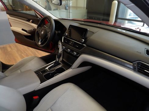 Used 2018 Honda Accord LX image 13