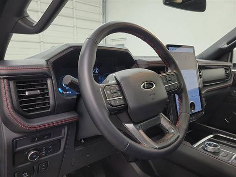 Used 2022 Ford Expedition Limited image 22