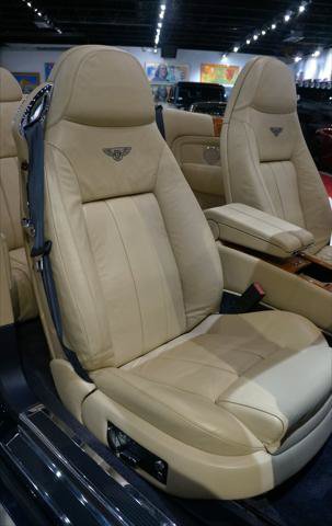 Used 2007 Bentley Azure RWD image 14