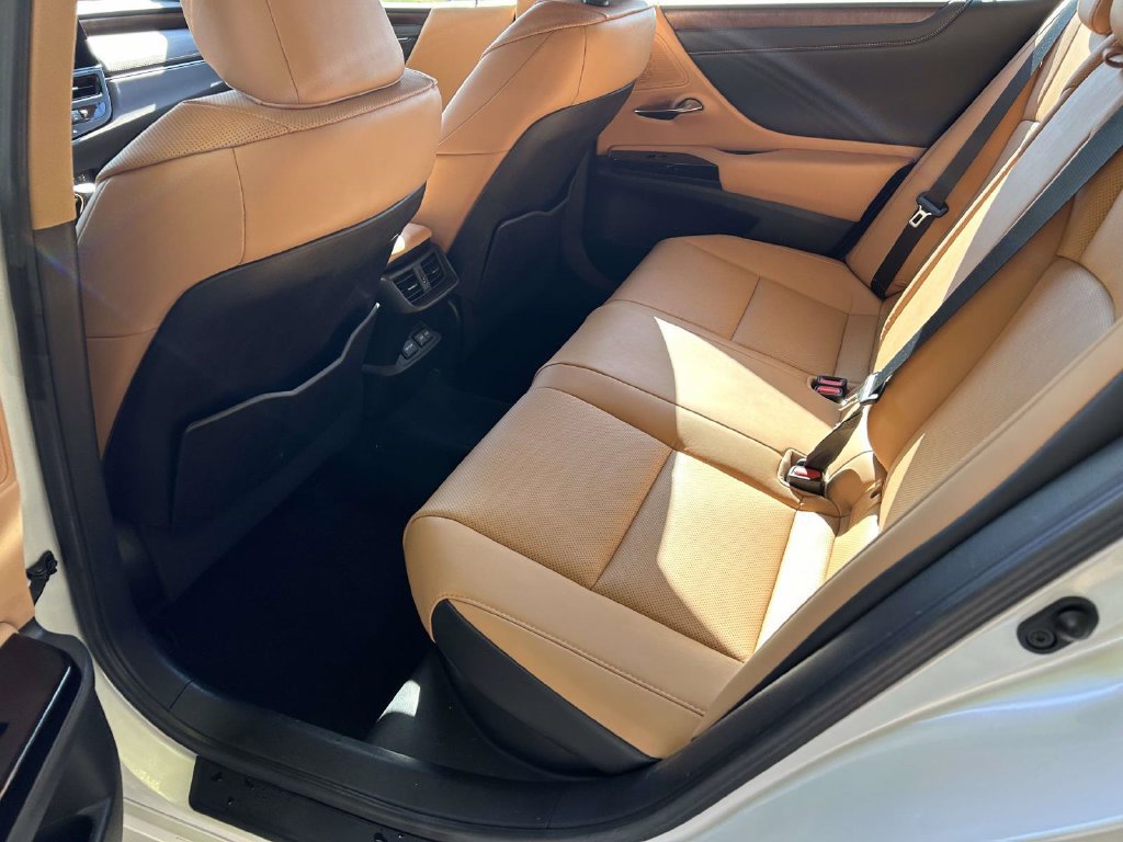 Used 2023 Lexus ES 300h w/ Premium Package FWD image 9