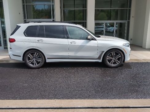 Used 2021 BMW X7 M50i AWD/4WD image 2