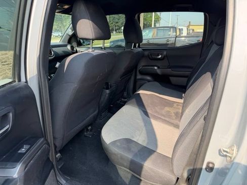 Used 2020 Toyota Tacoma SR5 AWD/4WD image 11