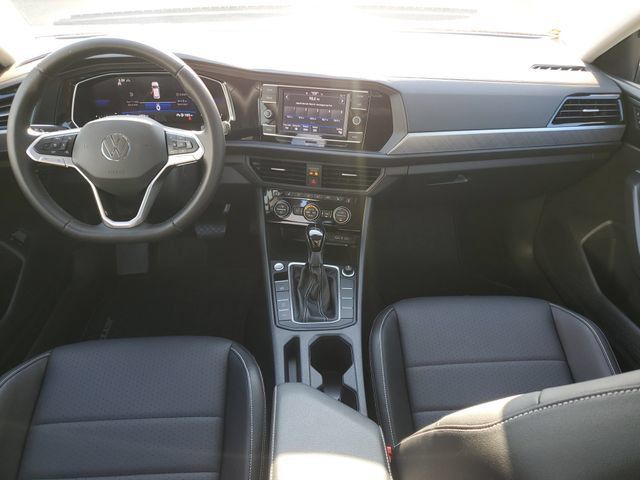 Certified 2024 Volkswagen Jetta SE w/ Panoramic Sunroof Package FWD image 8