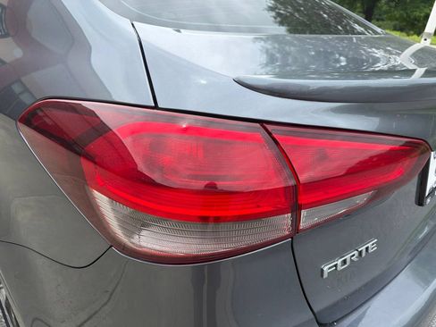 Used 2018 Kia Forte S FWD image 17