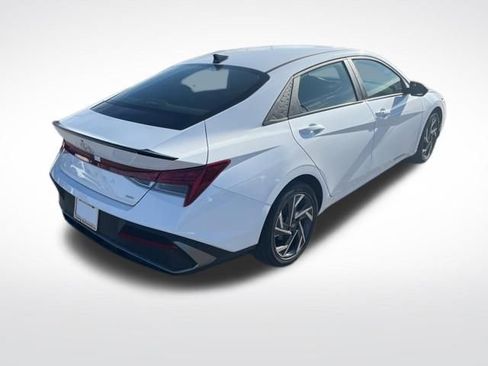 Used 2025 Hyundai Elantra SEL FWD image 6