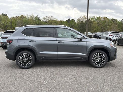 New 2026 Volkswagen Taos SE FWD image 6