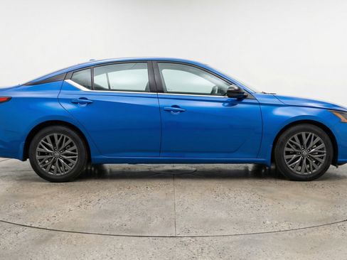 Used 2025 Nissan Altima 2.5 SV image 11