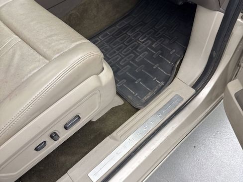 Used 2017 Lincoln Navigator Select image 31