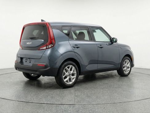 Used 2025 Kia Soul LX w/ LX Technology Package FWD image 9