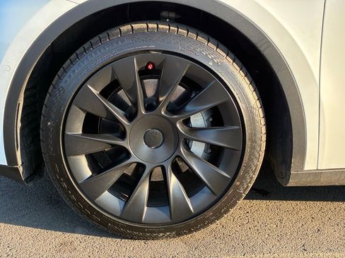 Used 2021 Tesla Model Y Long Range image 51