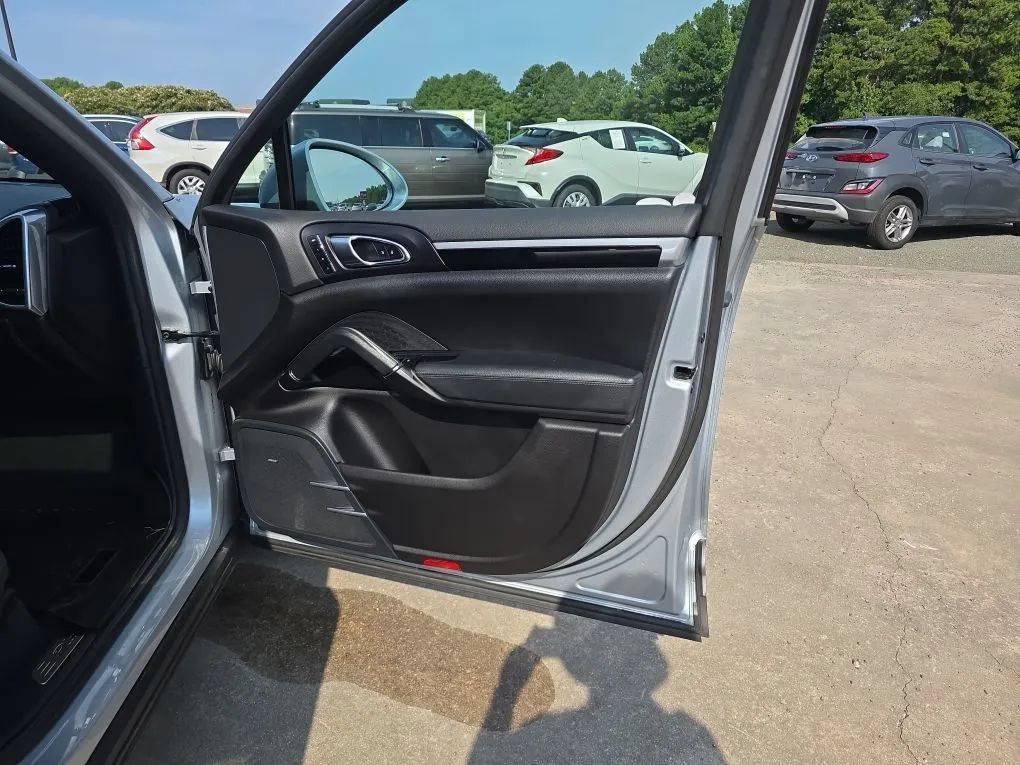 Used 2017 Porsche Cayenne AWD/4WD image 52