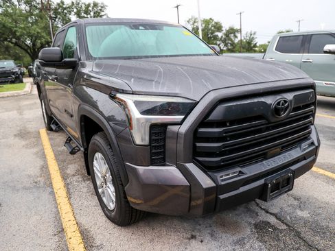 Used 2022 Toyota Tundra SR5 AWD/4WD image 5