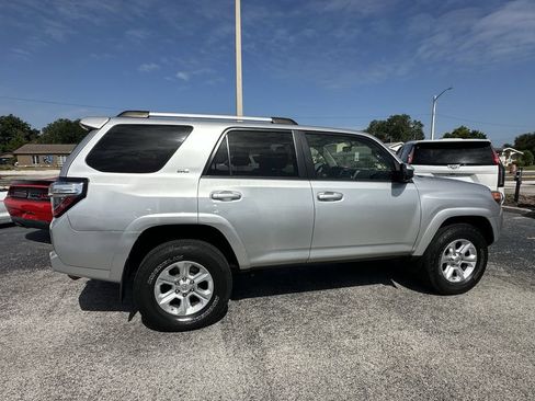 Used 2019 Toyota 4Runner SR5 AWD/4WD image 4