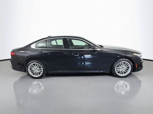 Used 2024 BMW 530i w/ Premium Package RWD image 4