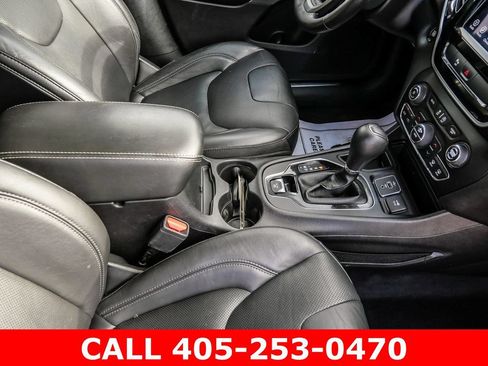 Used 2020 Jeep Cherokee Limited FWD image 18