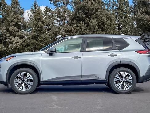 Used 2023 Nissan Rogue SV image 8