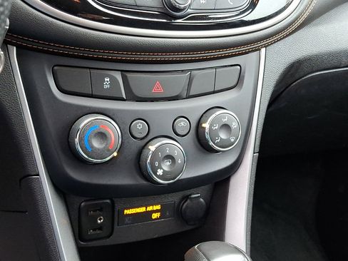 Certified 2019 Chevrolet Trax LS image 17