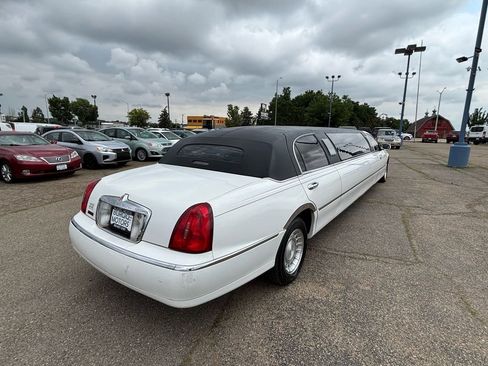 Used 2001 Lincoln Town Car Executive image 5