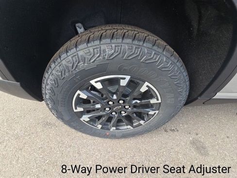 New 2026 Chevrolet Traverse Z71 w/ Driver Confidence Package image 27