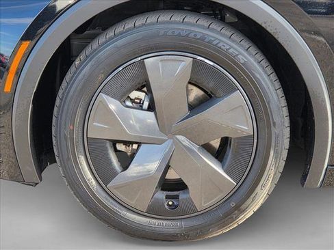 Used 2025 Toyota Prius LE image 23