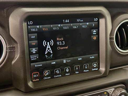 Used 2022 Jeep Wrangler Unlimited Sahara w/ Cold Weather Group AWD/4WD image 21