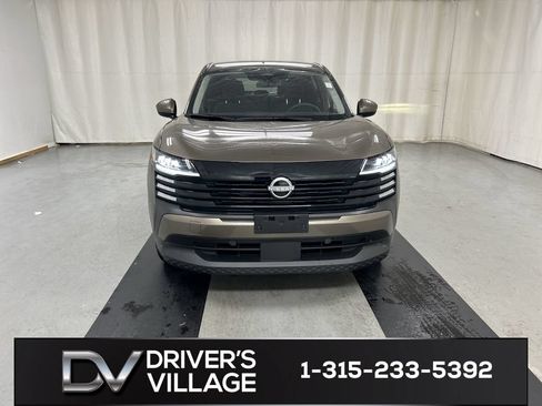 Used 2025 Nissan Kicks SV AWD/4WD image 3