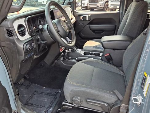 Used 2024 Jeep Wrangler Unlimited AWD/4WD image 15
