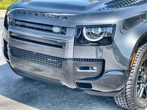 Certified 2023 Land Rover Defender 90 X-Dynamic SE AWD/4WD image 9