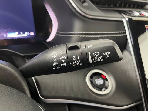 Used 2023 Jeep Grand Cherokee Altitude image 23